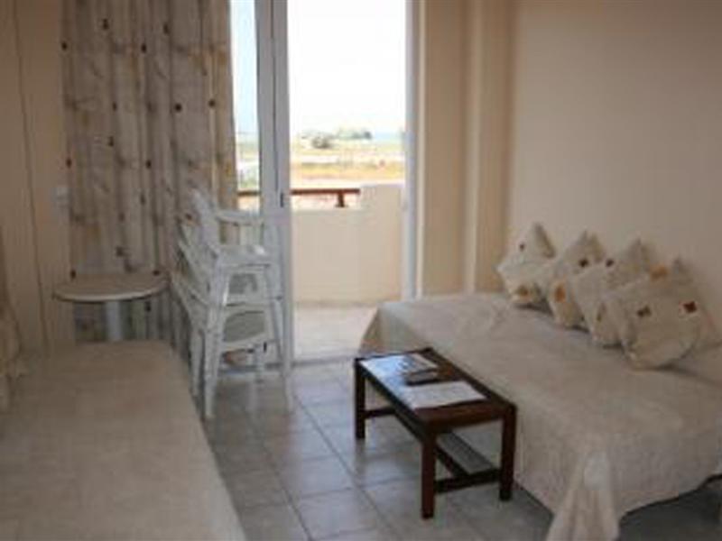 Danaos Beach Apartments Sfáka Exteriör bild